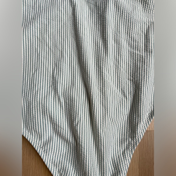 Jessica Simpson Blue Ruffle One Piece Swimsuit LARGE - Picture 4 of 7